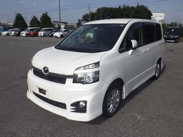 2012 TOYOTA VOXY
